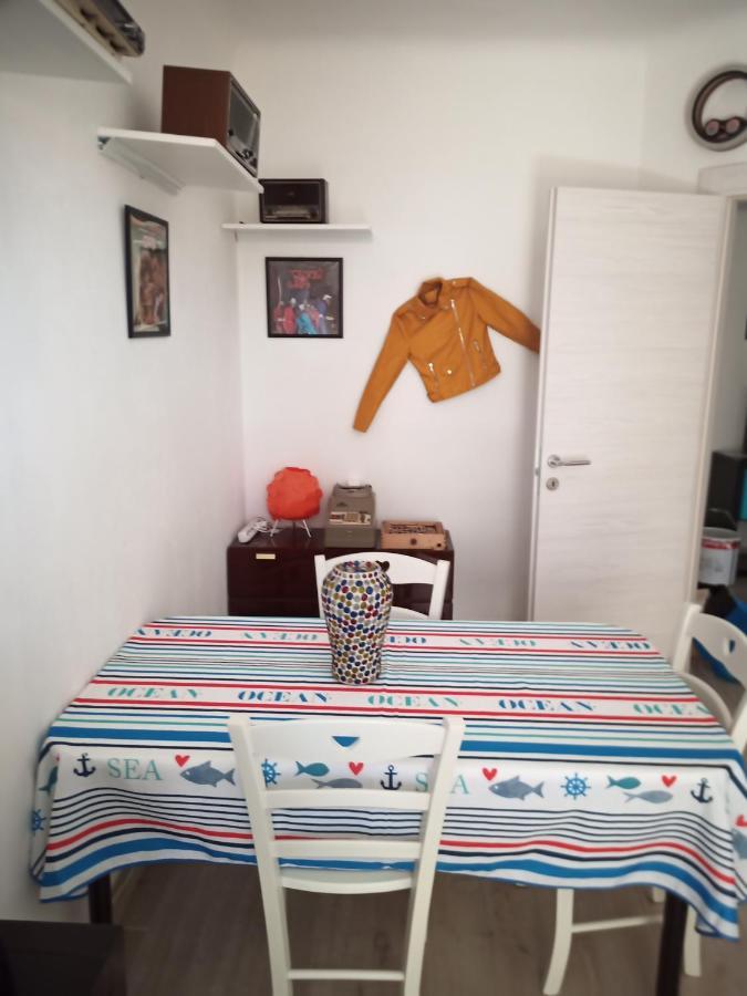 Grand F2 60Mq Centre Antibes, Proche Plages, Commerces, 2 Balcons, Parking, Train, Bus, Deco Vintage, Pet Friendly, Ideal Famille Ou 1-2 Couples מראה חיצוני תמונה