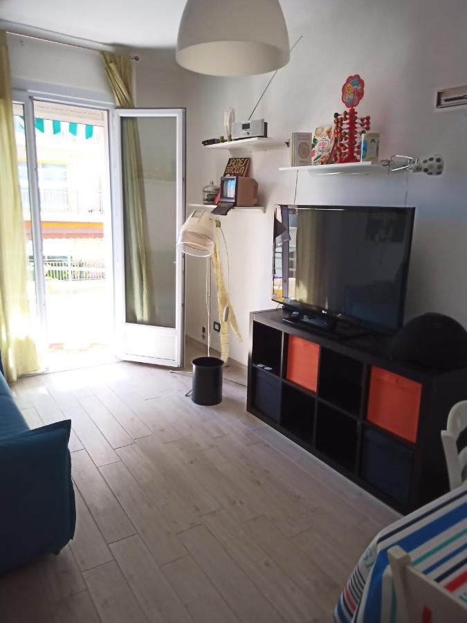 Grand F2 60Mq Centre Antibes, Proche Plages, Commerces, 2 Balcons, Parking, Train, Bus, Deco Vintage, Pet Friendly, Ideal Famille Ou 1-2 Couples מראה חיצוני תמונה