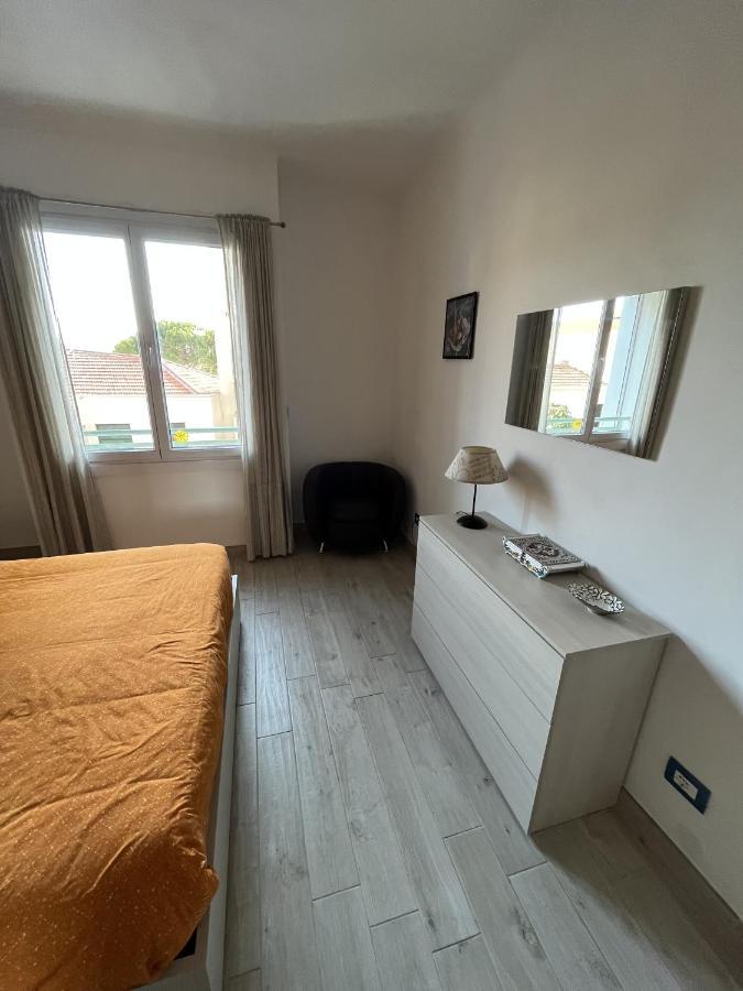 Grand F2 60Mq Centre Antibes, Proche Plages, Commerces, 2 Balcons, Parking, Train, Bus, Deco Vintage, Pet Friendly, Ideal Famille Ou 1-2 Couples מראה חיצוני תמונה