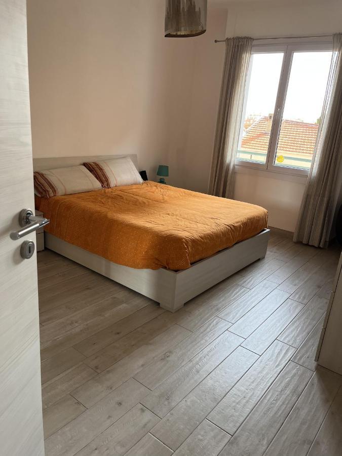 Grand F2 60Mq Centre Antibes, Proche Plages, Commerces, 2 Balcons, Parking, Train, Bus, Deco Vintage, Pet Friendly, Ideal Famille Ou 1-2 Couples מראה חיצוני תמונה